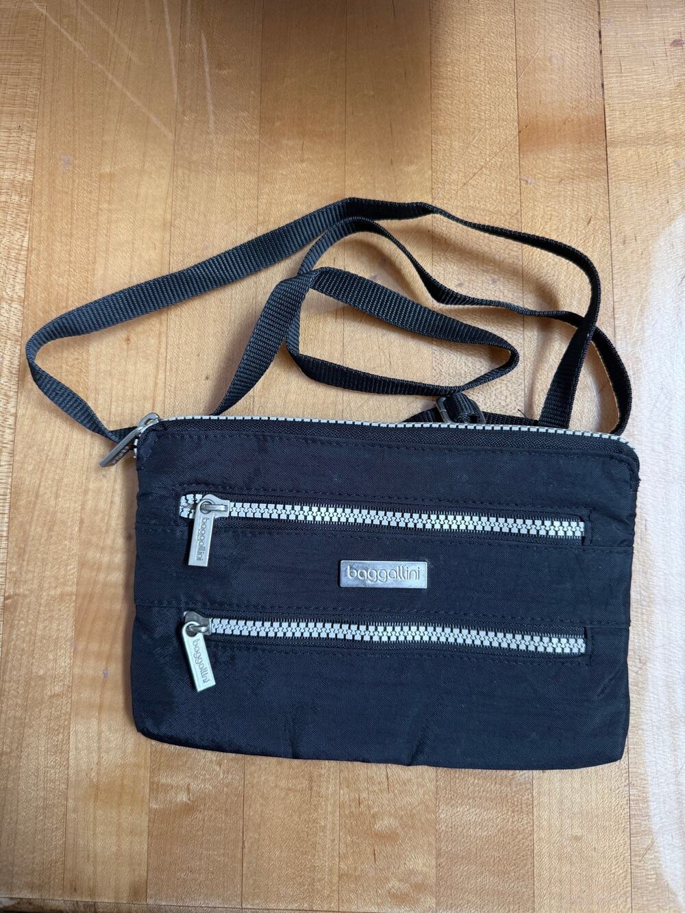 Baggallini Small Triple Zipper Crossbody Purse EUC